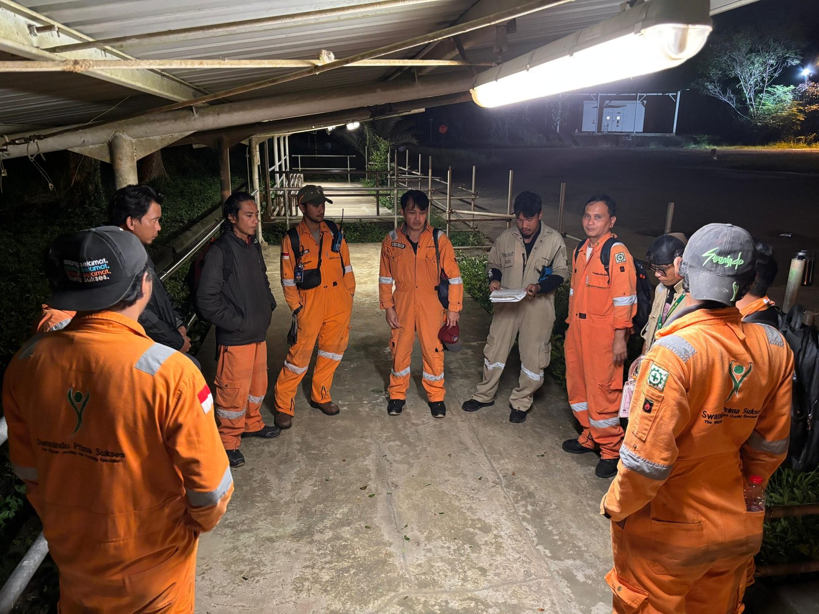 Toolbox talk before work