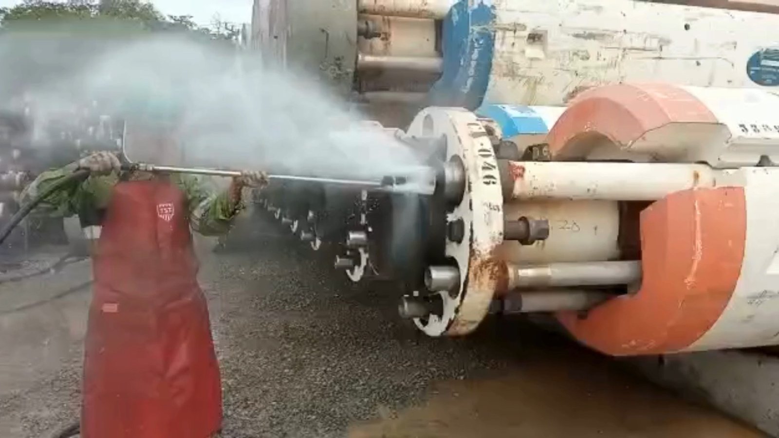 Drilling pipe cleaning